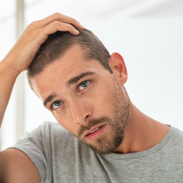 ¿Te preocupa la caída del pelo? - BOXSR - rutinas de cosmética masculina natural premium, cuidado personal para hombres, kit cuidado facial antiarrugas, antiojeras y crema cara hombre con vitamina C y acido hialuronico